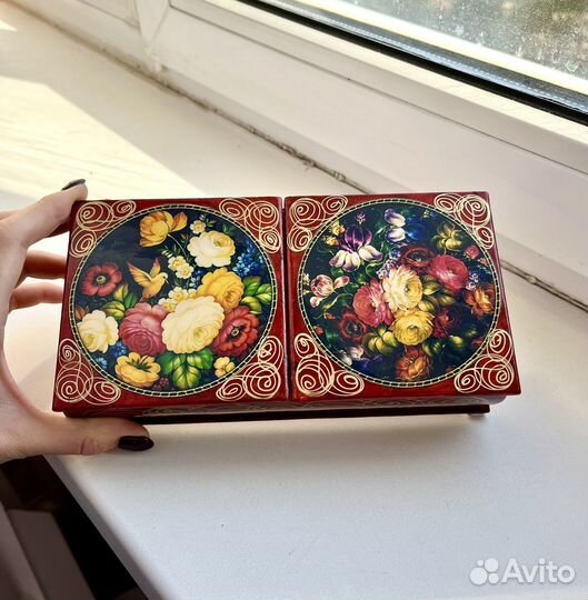 Деревянная шкатулка