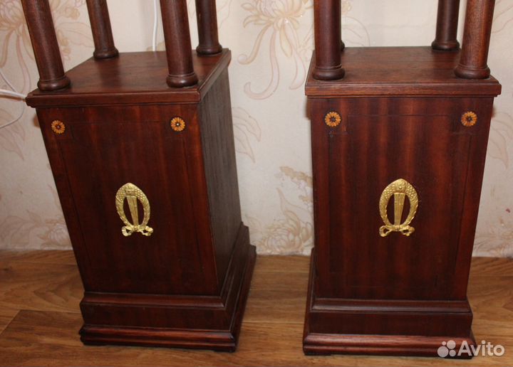 Антикварный постамент консоль И светильники