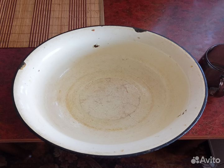 Эмалированный таз