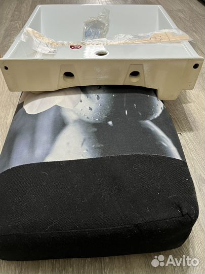 Раковина кировит 60х60