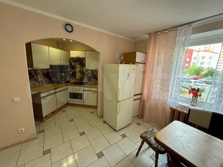 2-к. квартира, 83 м², 1/14 эт.