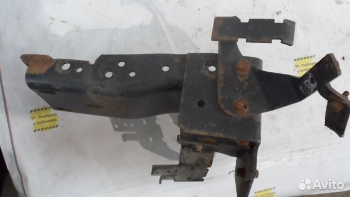 Кронштейн подножки (левого верхнего корпуса) в сбо
