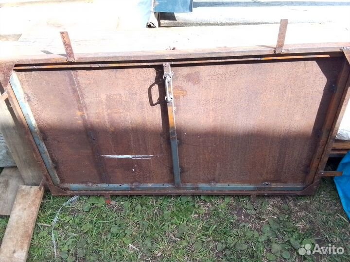 Продам двери входные металлические