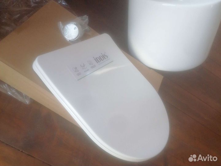 Унитаз подвесной безободковый