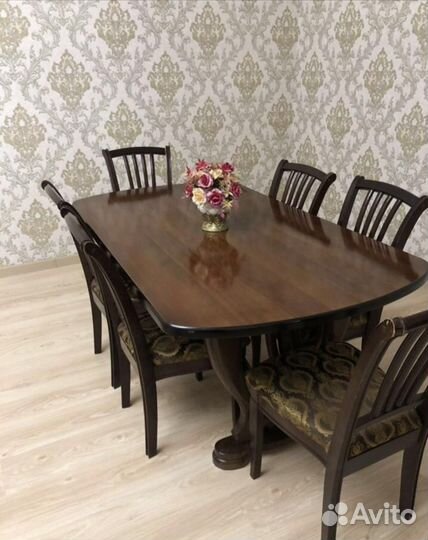 Стол и стулья