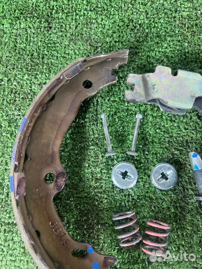 Механизм стояночного тормоза задний правый Lexus