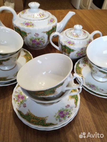 Фарфоровый чайный сервиз