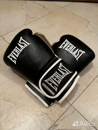 Боксерскте перчатки Everlast PowerLock PU 14 oz