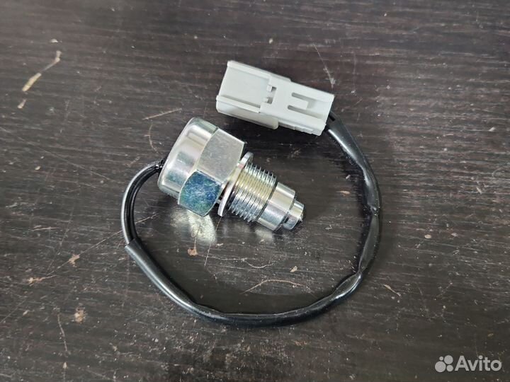 Датчик заднего хода Toyota