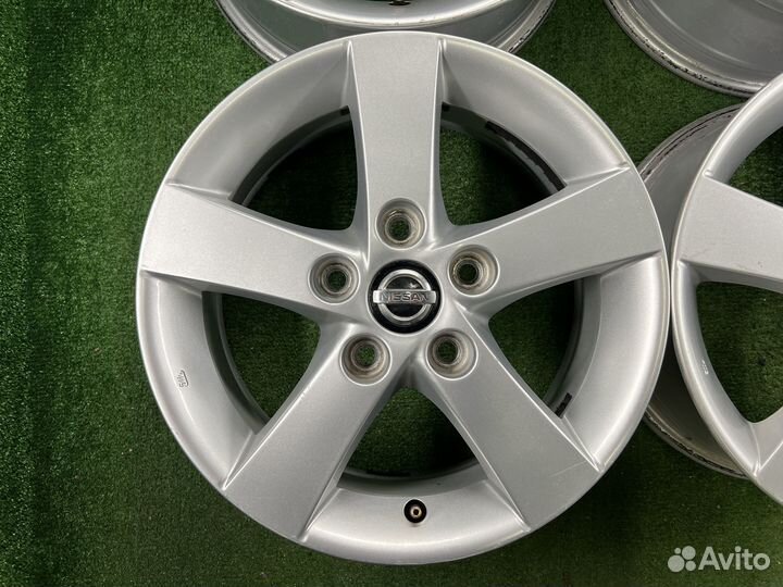 R15 Nissan 5x114.3 6JJ ET+50 цо66,1мм 6,53кг в Мос