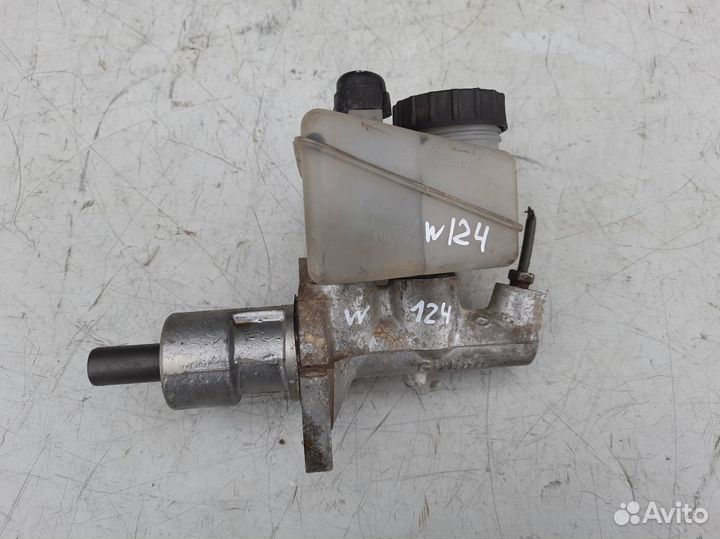 Главный тормозной цилиндр Мерседес 124