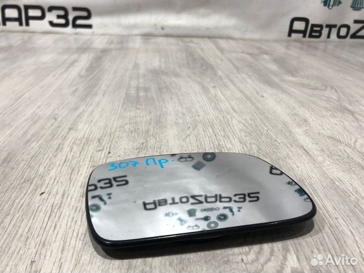 Зеркальный элемент правый Peugeot 307 2001 2002