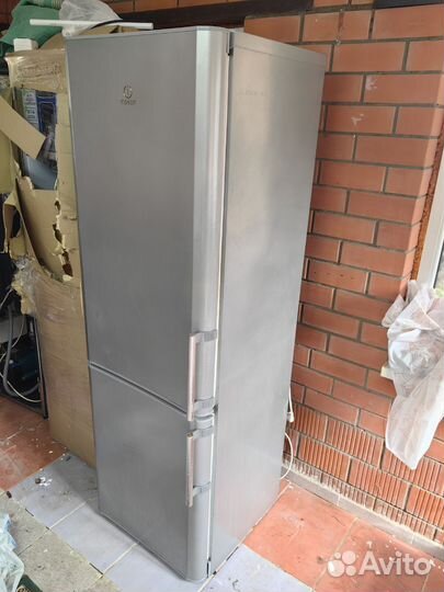 Холодильник б/у Indesit biaa18SH