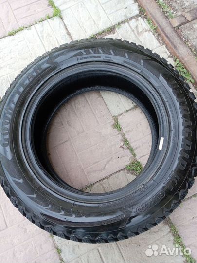 Goodyear UltraGrip Ice Arctic SUV 225/65 R17 102M