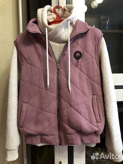 Спортивный женский костюм