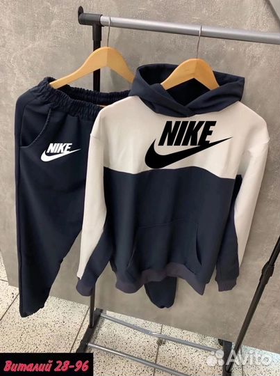 Мужской спортивный костюм