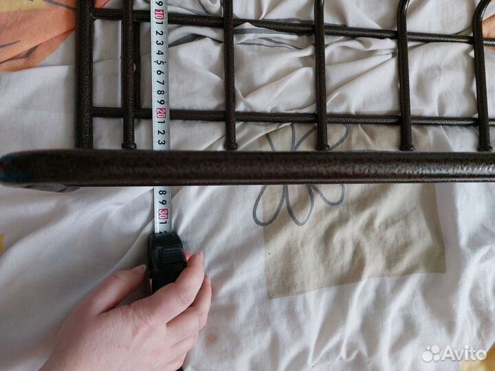 Вешалка настенная металлическая