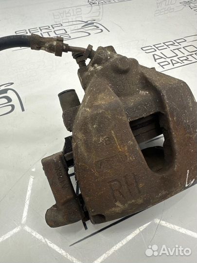 Суппорт передний правый Ford Focus 3 CB8 1.6L