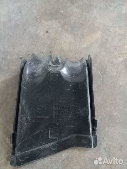 Крышка блока предохранителей Renault