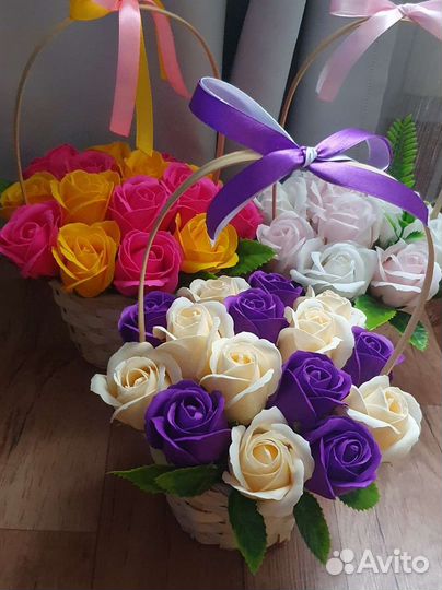 Корзинка с цветами из мыльной пены