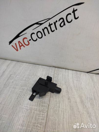 Выключатель концевой стояночного тормоза Skoda