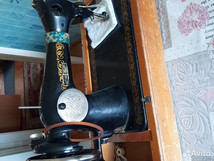 Старинная машинка швейная
