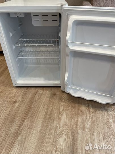 Холодильник маленький с морозилкой