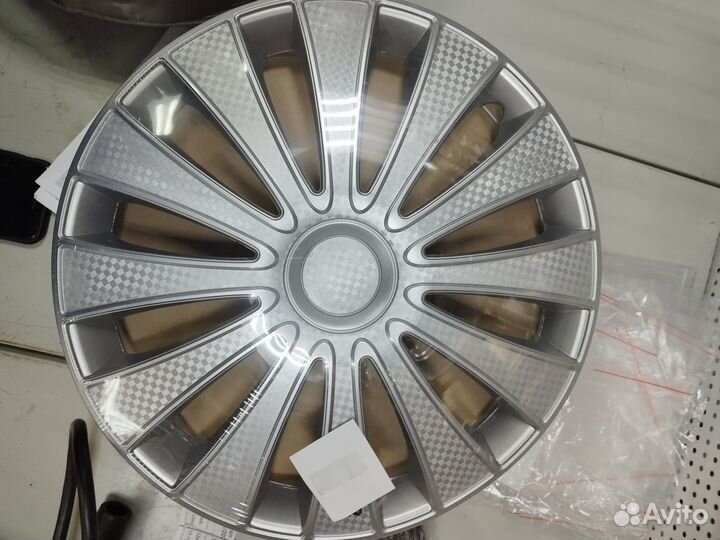 Продаю колпаки на колеса. По паре штук. R 14