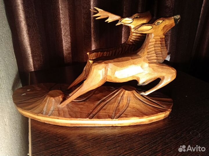 Статуэтка олени дерево