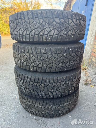 Bridgestone Blizzak Spike-02 SUV 205/70 R15