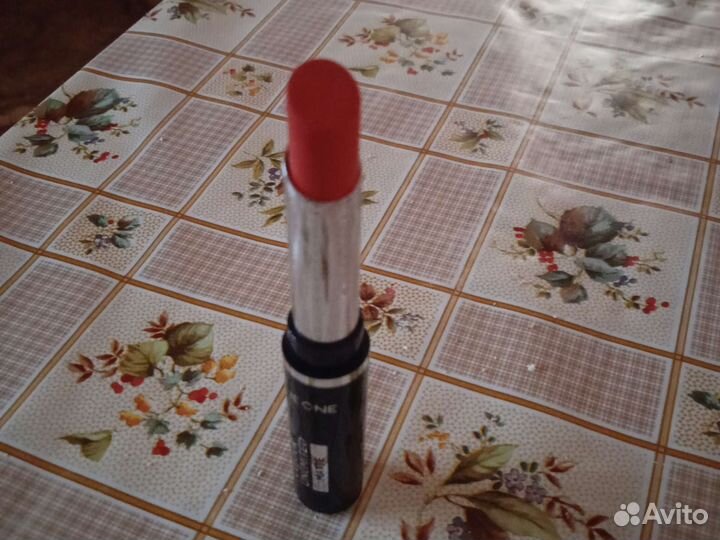 Стойкая супер матовая губная помада