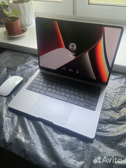 Apple macbook pro 14 m2
