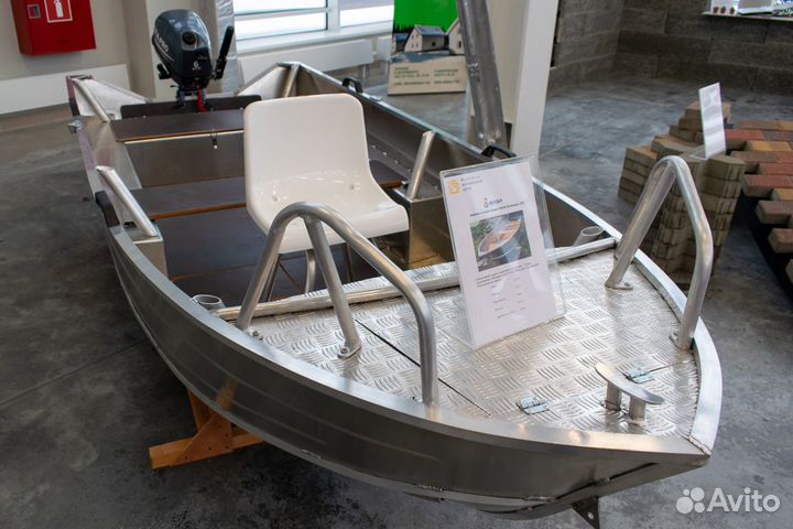 Лодка из амг Виза Алюмакс - 355Р