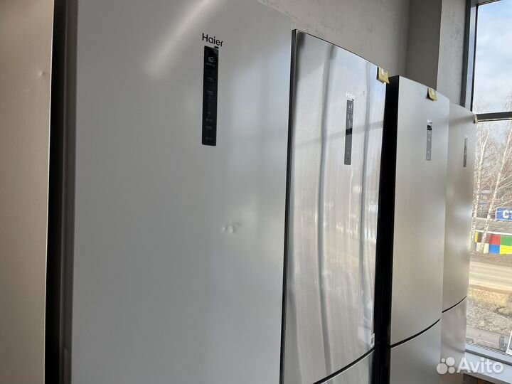 Холодильник-морозильник Haier C4F640CWU1