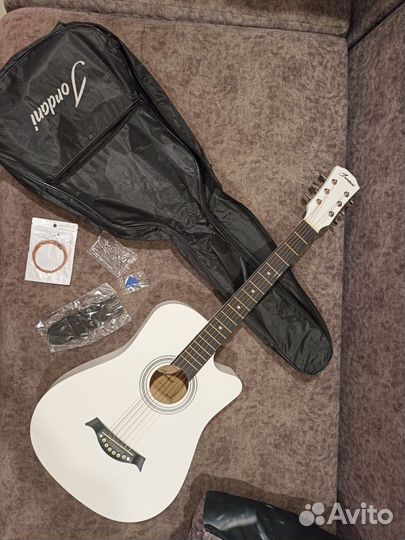 Гитара новая с чехлом и аксессуарами