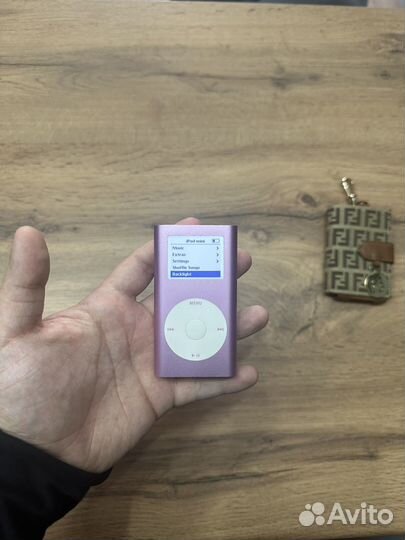 Плеер iPod mini 2 A1051 и чехол Fendi