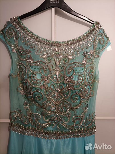 Продаётся женское праздничное платье в пол 48 разм