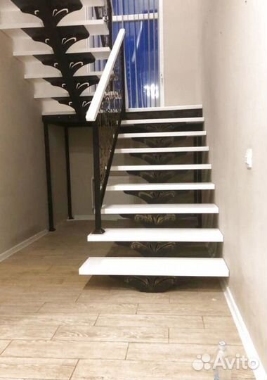 Лестница в дом или квартиру