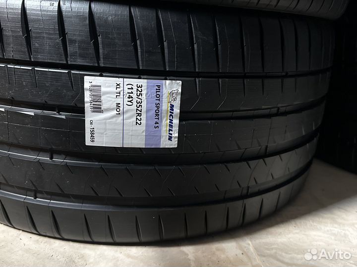 Michelin Pilot Sport 4 S 285/40 R22 и 325/35 R22