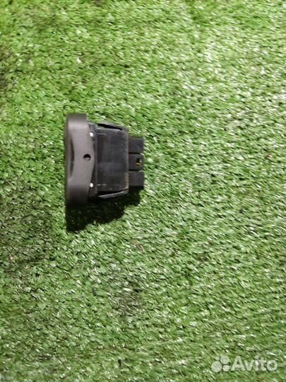 Кнопка стеклоподъемника Renault Logan
