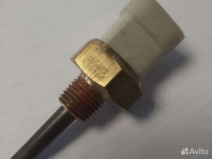 Датчик уровня тосола Detroit Diesel 23520380