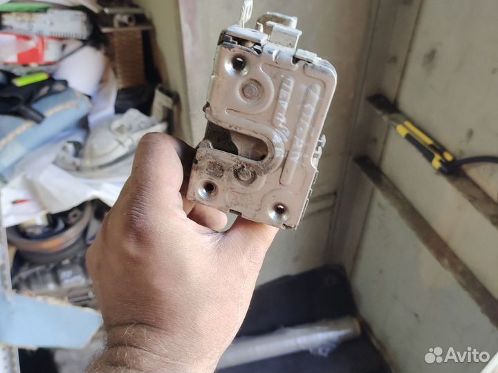 Замок двери правой передней logan 1