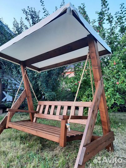 Садовые качели из дерева