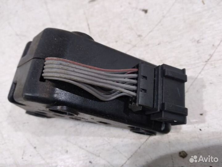 Блок электронный Volkswagen Golf 5 2004