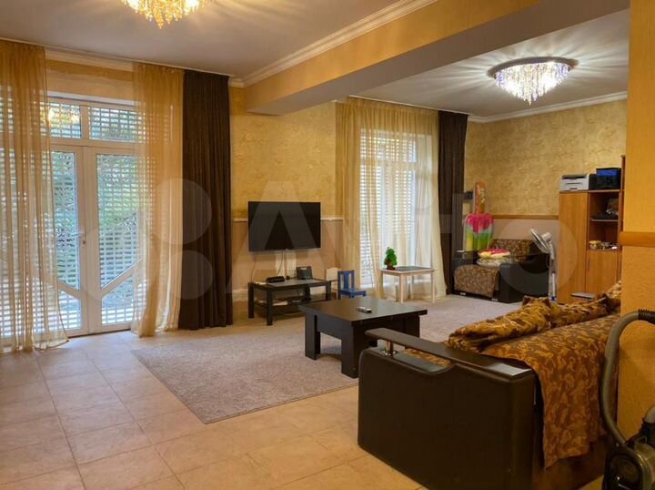 4-к. квартира, 131,3 м², 1/4 эт.