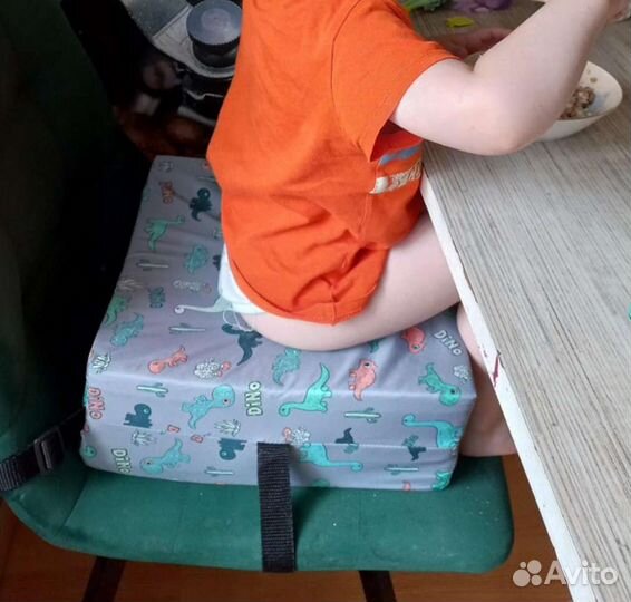 Бустер детский на стул