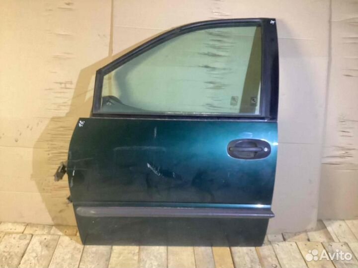 Дверь передняя левая Chrysler Voyager