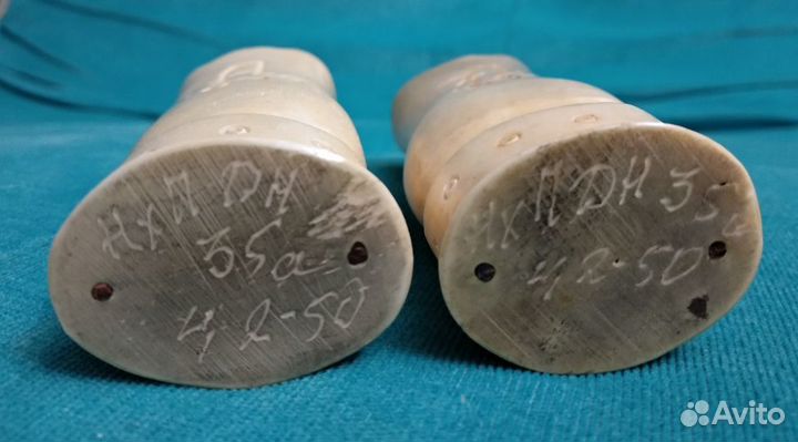 Две вазочки (или карандашницы) кость