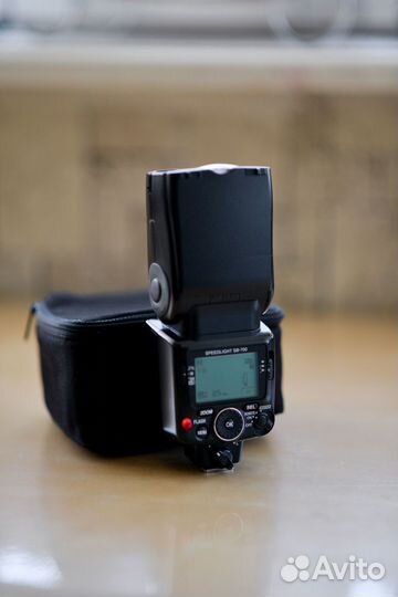 Вспышка Nikon Speedlight SB-700