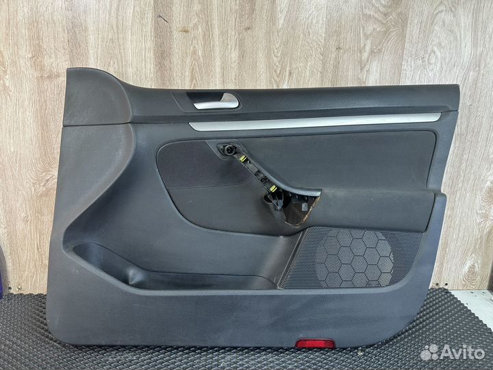 Обшивки дверей vw jetta5